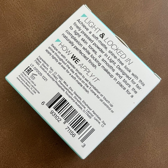 OFRA Matte Finishing Powder - Picture 3 of 6